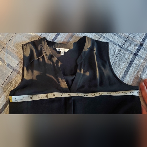 NAKED ZEBRA BLACK COLLARED SLEEVELESS V-NECK BLOUSE WITH BUTTONS MEDIUM - Picture 6 of 7